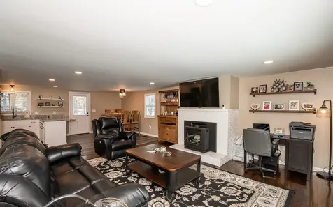 25 Bartlett Street Kingston NH 03848