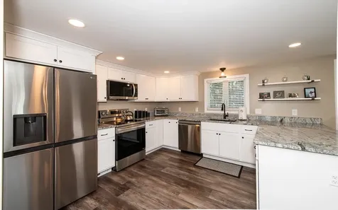 25 Bartlett Street Kingston NH 03848