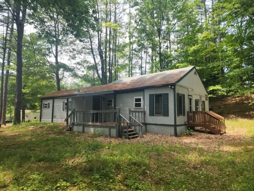 20 Elmwood Trailer Park Road Danbury NH 03230