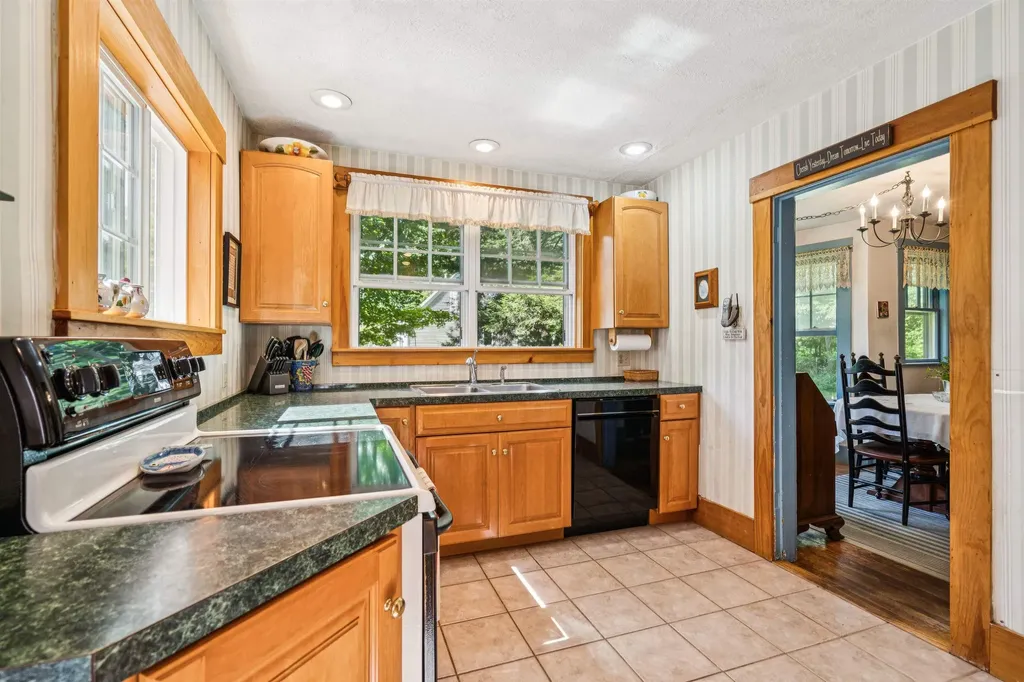 38 Cardinal Drive Hartford VT 05088