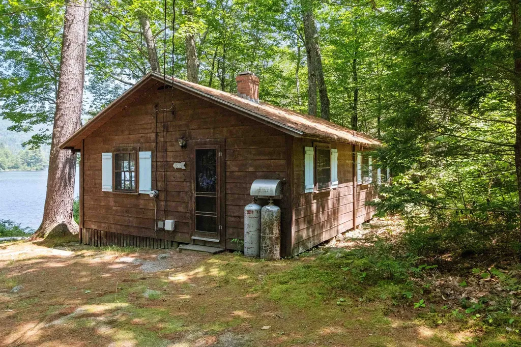 157 Kanasatka Road Moultonborough NH 03254