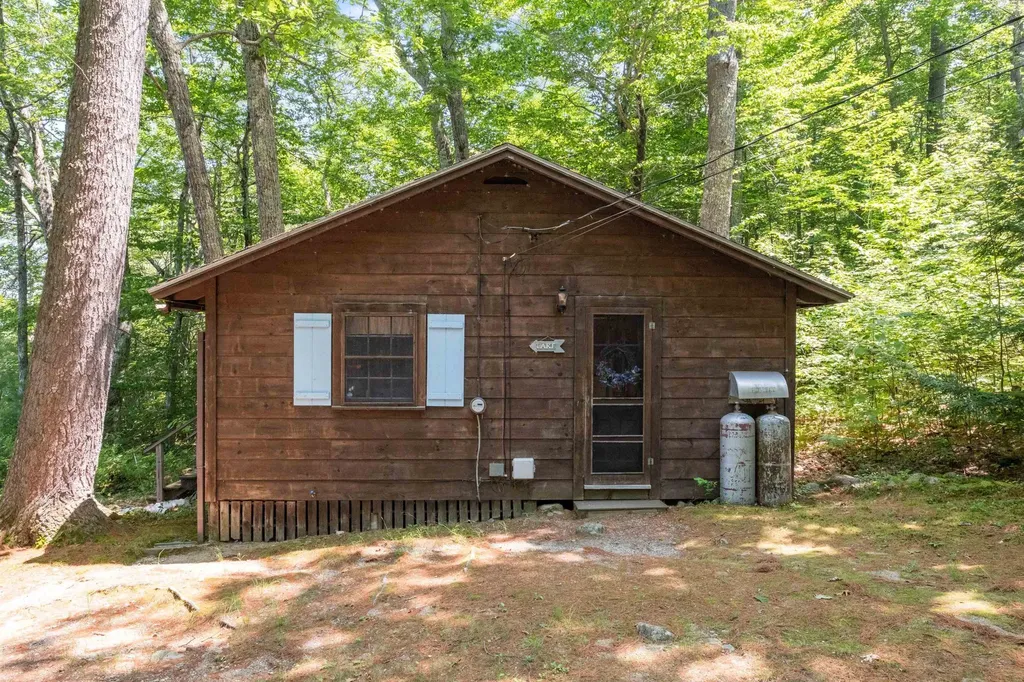 157 Kanasatka Road Moultonborough NH 03254