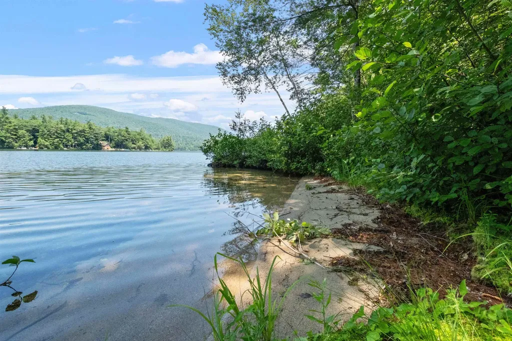 157 Kanasatka Road Moultonborough NH 03254