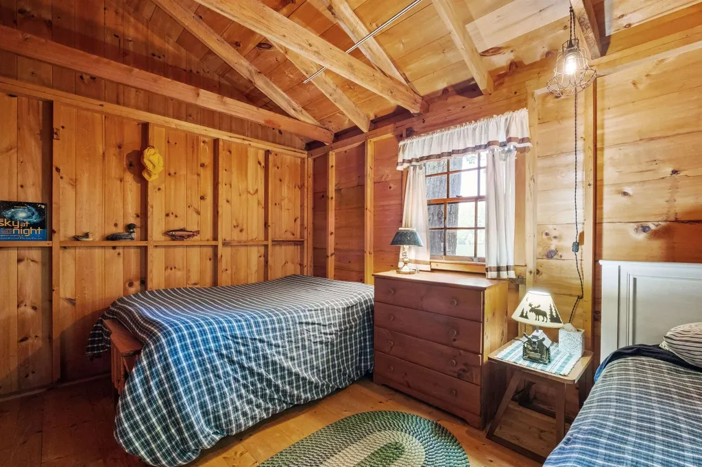 157 Kanasatka Road Moultonborough NH 03254