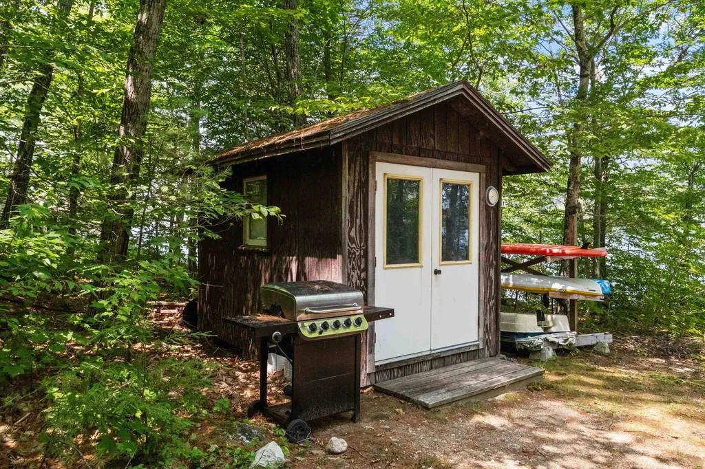 157 Kanasatka Road Moultonborough NH 03254