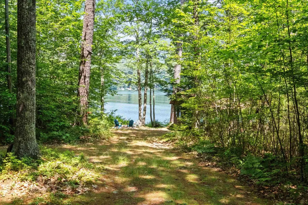 157 Kanasatka Road Moultonborough NH 03254