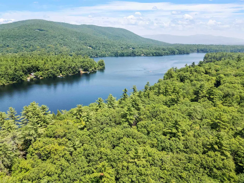 157 Kanasatka Road Moultonborough NH 03254