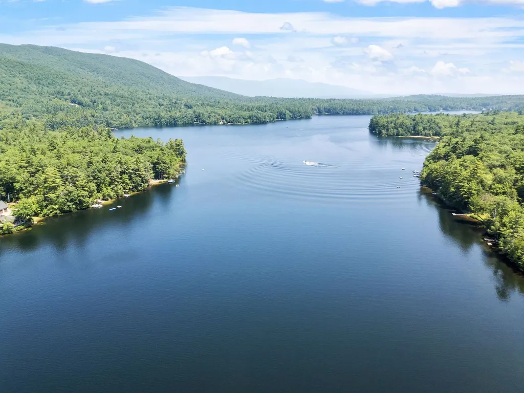 157 Kanasatka Road Moultonborough NH 03254