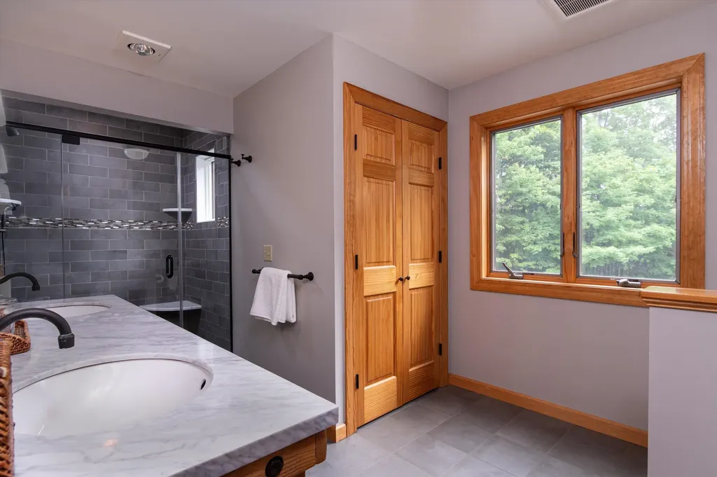 91 East Hill Road Wilmington VT 05363