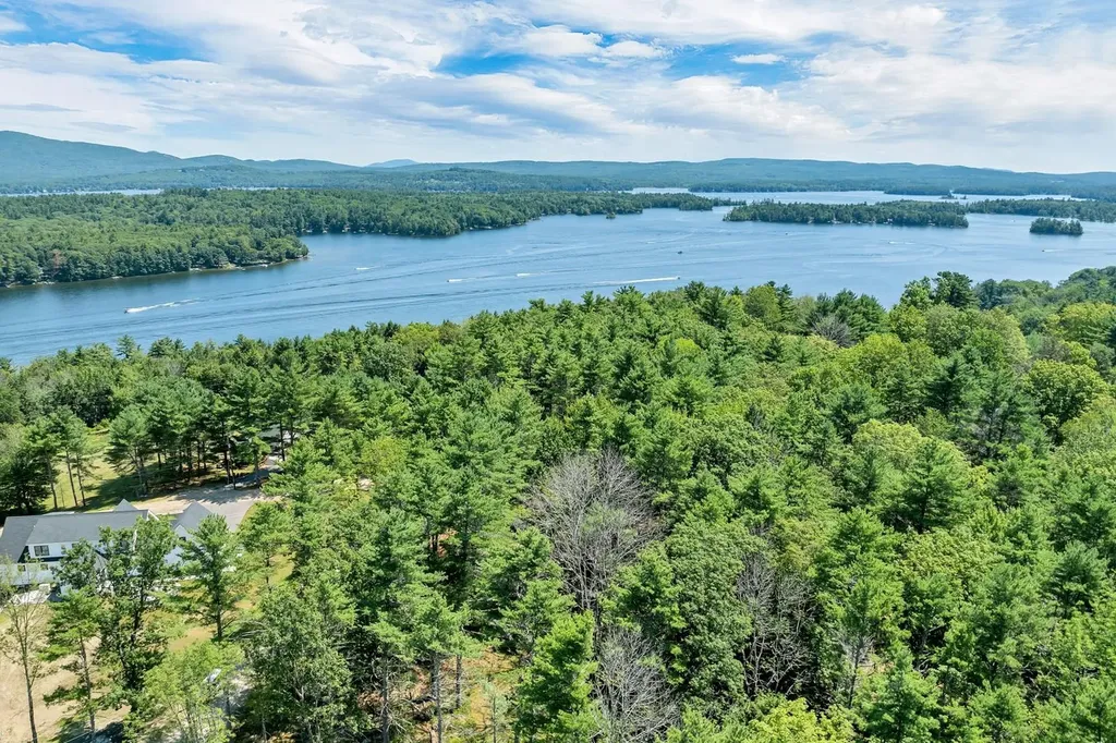 10 Woodridge Road Moultonborough NH 03254