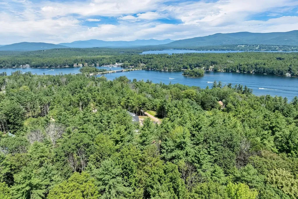 10 Woodridge Road Moultonborough NH 03254