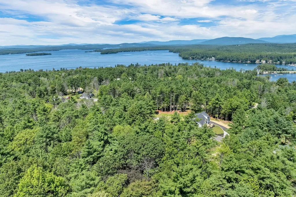 10 Woodridge Road Moultonborough NH 03254