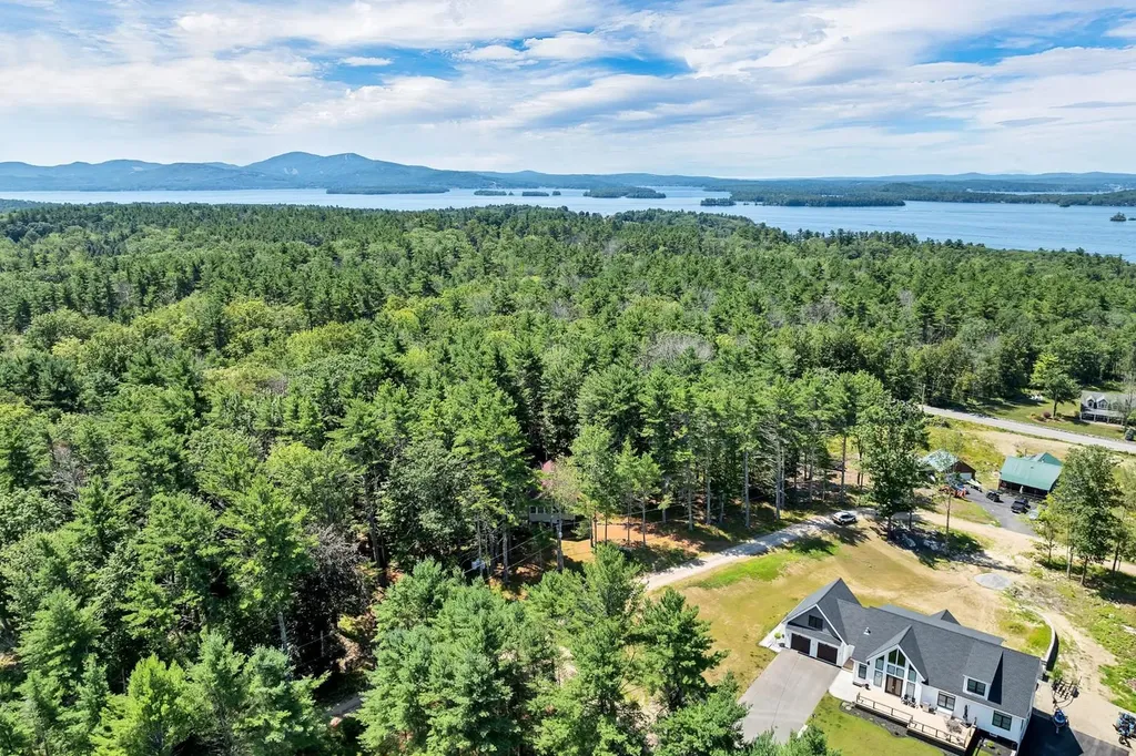 10 Woodridge Road Moultonborough NH 03254