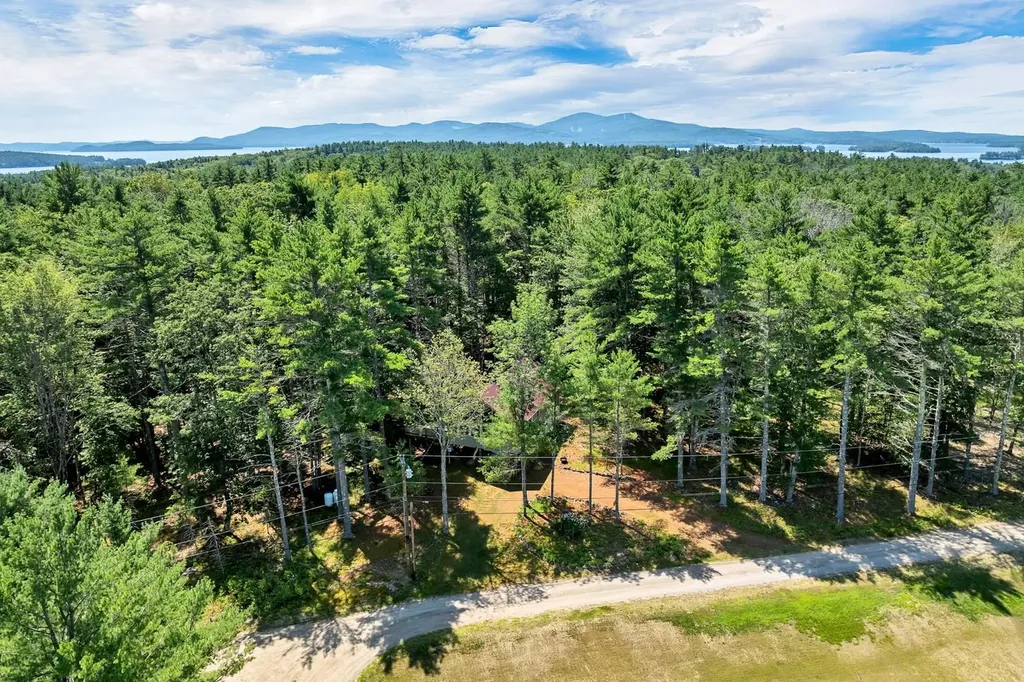 10 Woodridge Road Moultonborough NH 03254