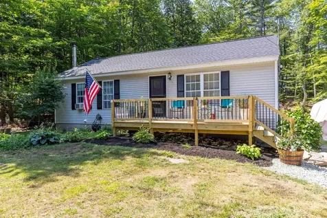 21 Woodcrest Drive Ossipee NH 03864