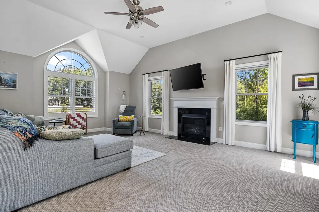 22 Innisbrook Drive Pelham NH 03076