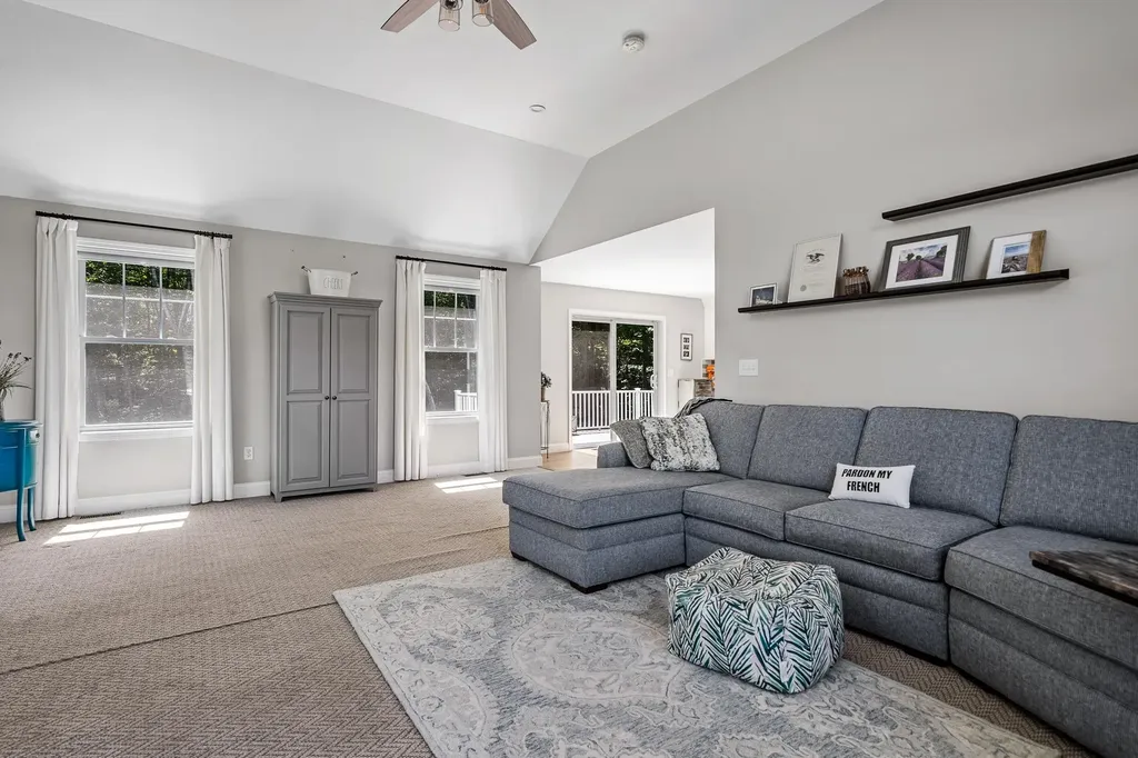 22 Innisbrook Drive Pelham NH 03076