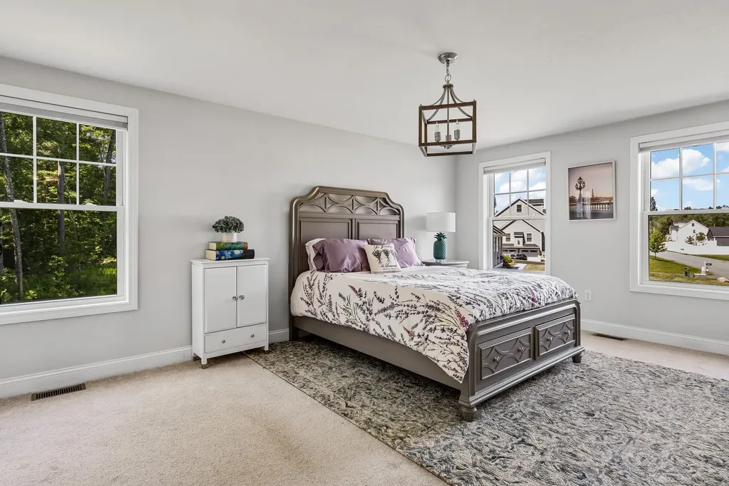 22 Innisbrook Drive Pelham NH 03076