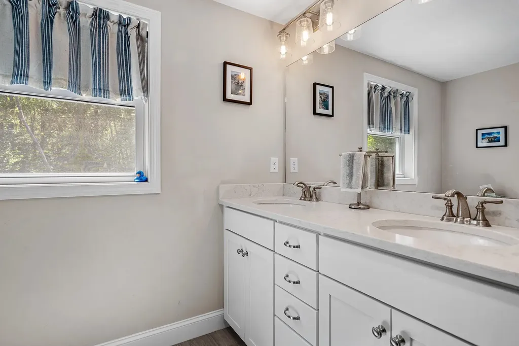 22 Innisbrook Drive Pelham NH 03076