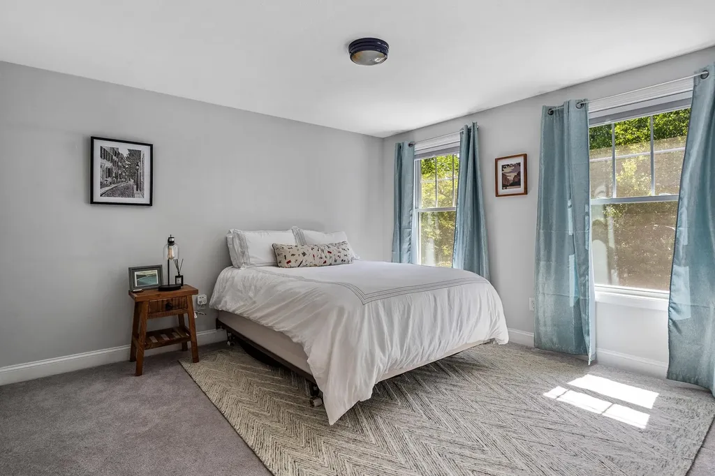 22 Innisbrook Drive Pelham NH 03076