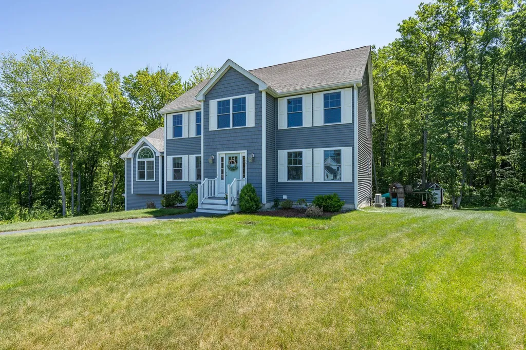 22 Innisbrook Drive Pelham NH 03076
