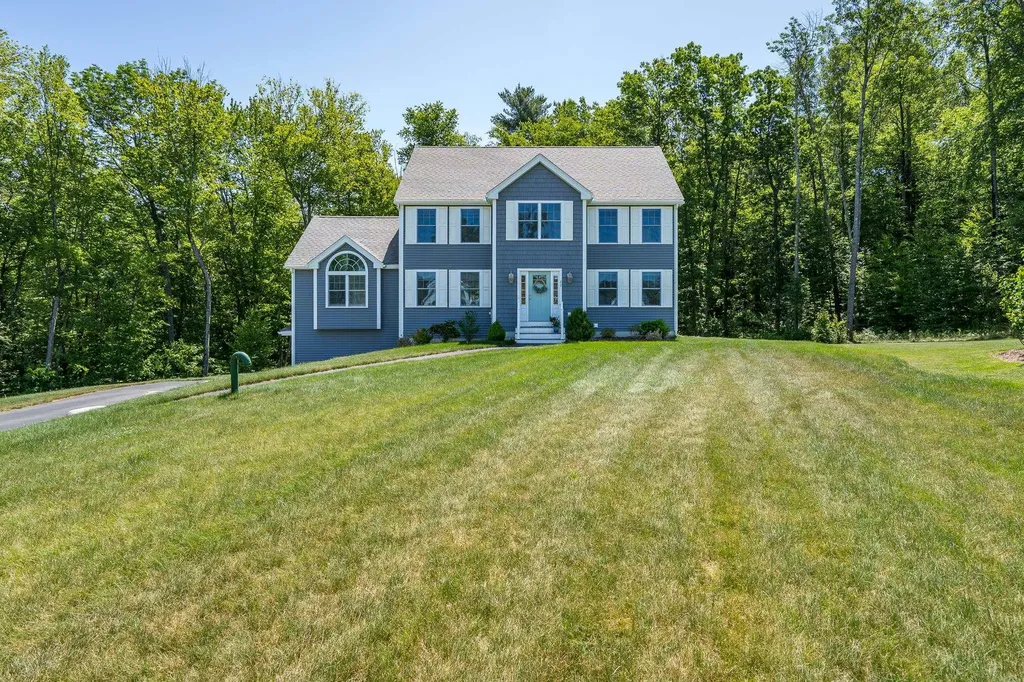 22 Innisbrook Drive Pelham NH 03076
