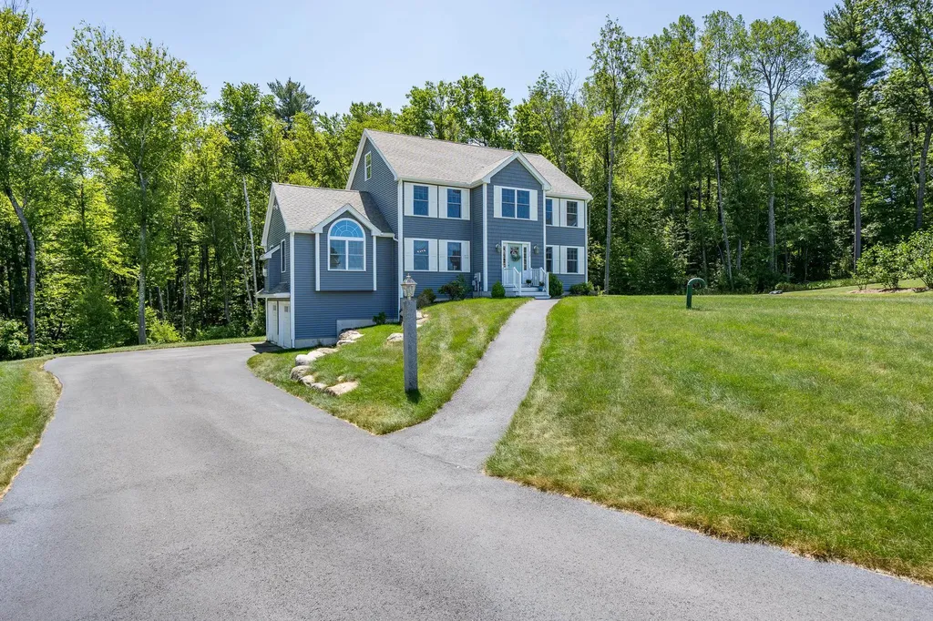 22 Innisbrook Drive Pelham NH 03076