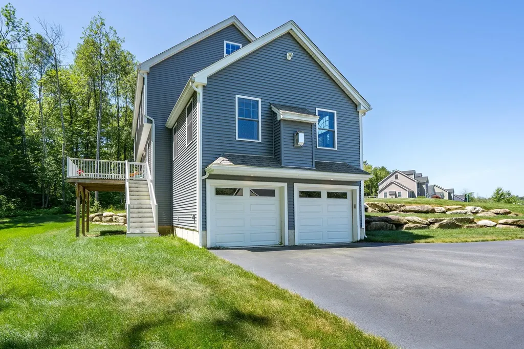 22 Innisbrook Drive Pelham NH 03076