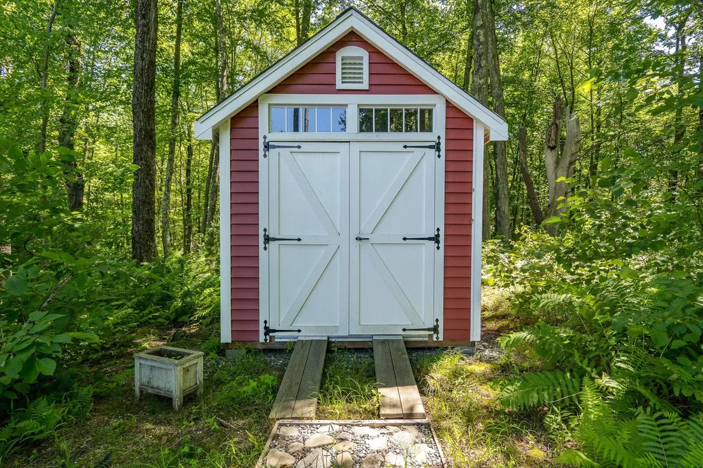22 Innisbrook Drive Pelham NH 03076