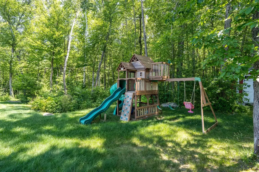 22 Innisbrook Drive Pelham NH 03076
