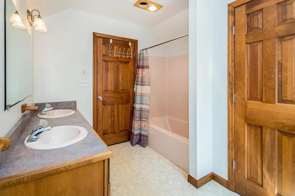 228 Leonard Road Sharon VT 05065