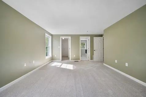 95 Lady Slipper Lane Chester NH 03036