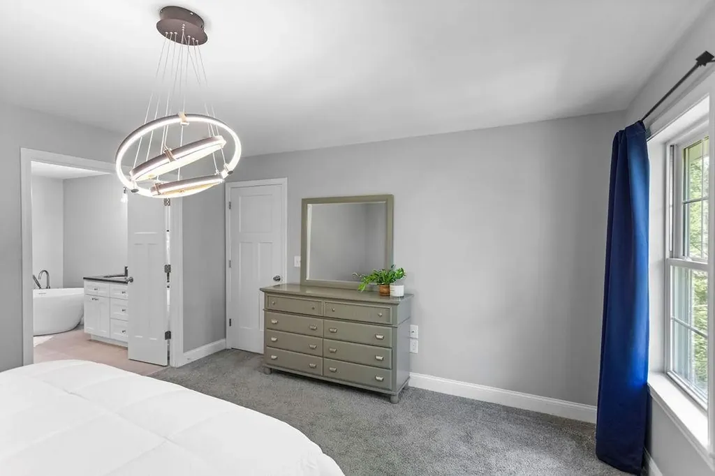 6 Sable Way Manchester NH 03102