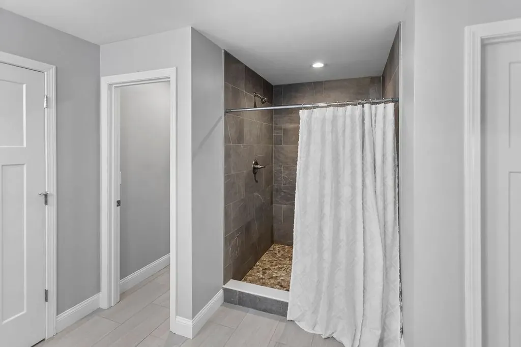 6 Sable Way Manchester NH 03102