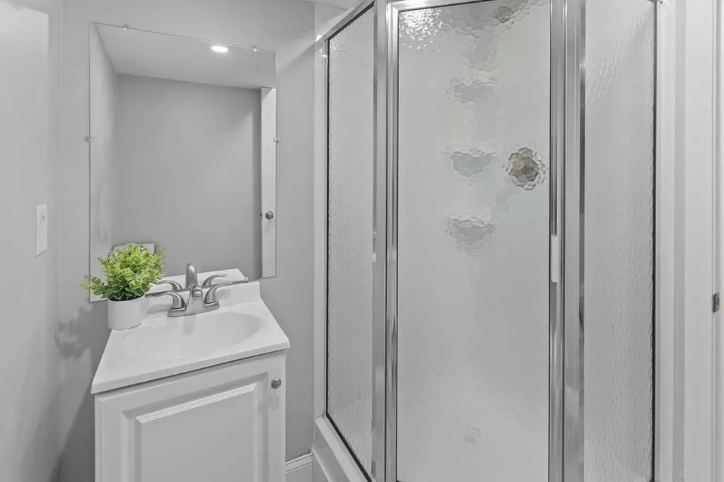 6 Sable Way Manchester NH 03102