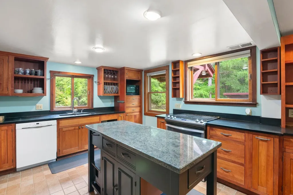 17 Tinker Hill Road Guilford VT 05301