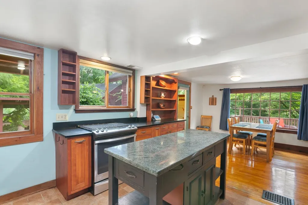 17 Tinker Hill Road Guilford VT 05301