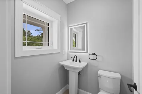 29 Scruton Pond Road Barrington NH 03825