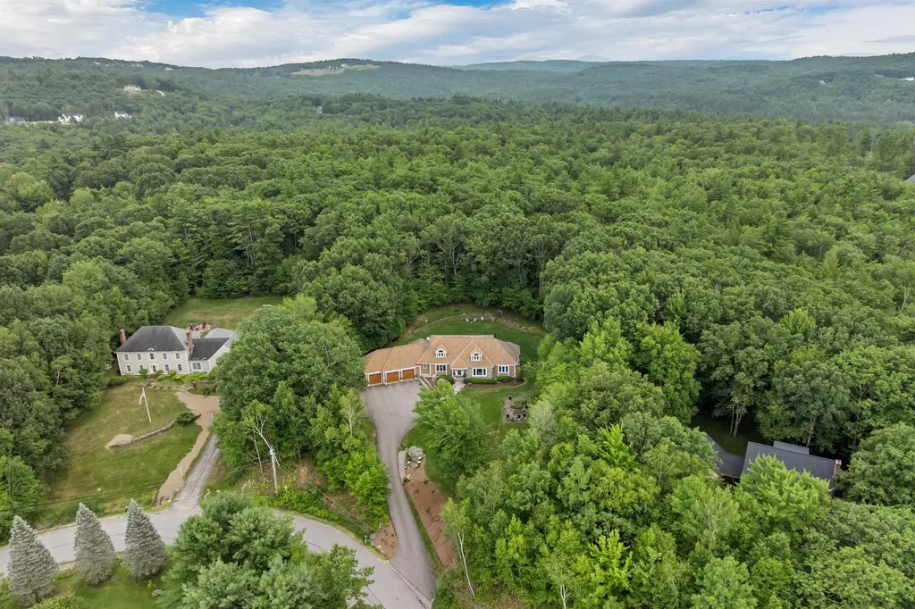 5 Longview Drive Bow NH 03304