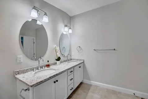 16 Newington Road Greenland NH 03840