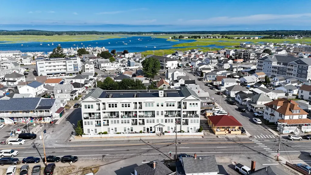 33 Ocean Boulevard Hampton NH 03842-3040