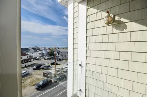 33 Ocean Boulevard Hampton NH 03842-3040