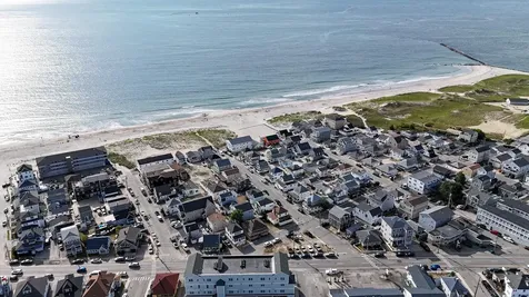 33 Ocean Boulevard Hampton NH 03842-3040