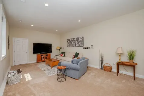 17 Cypress Circle Exeter NH 03833