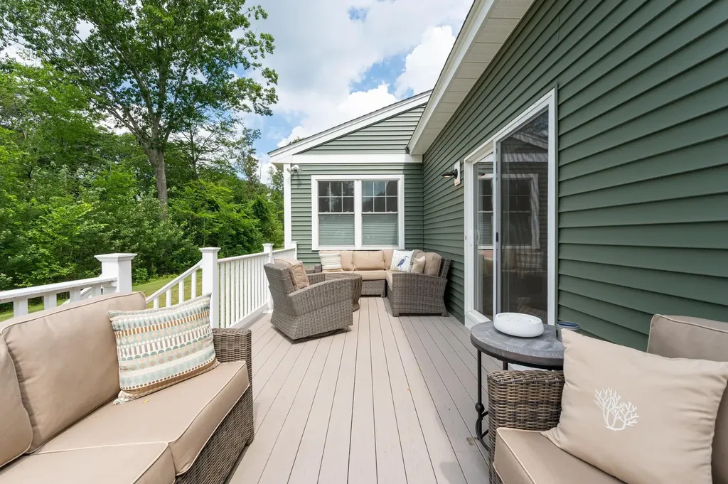 15 Rose Fountain Lane Hampton NH 03842