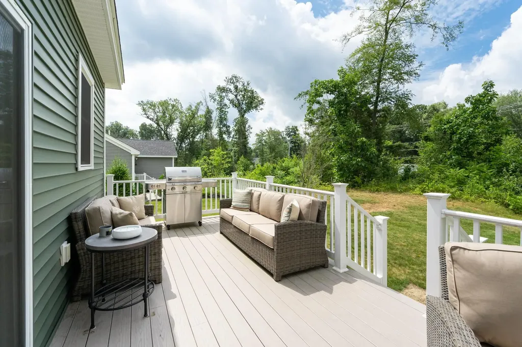 15 Rose Fountain Lane Hampton NH 03842