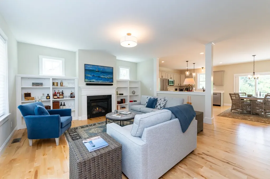 15 Rose Fountain Lane Hampton NH 03842