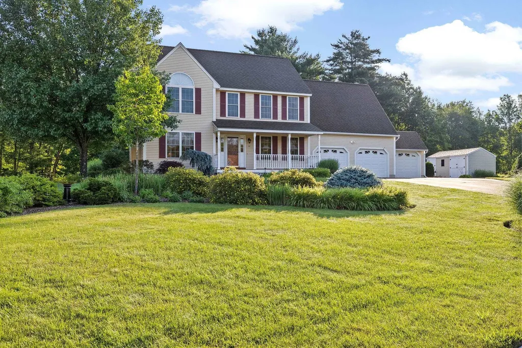 44 Cambridge Drive Auburn NH 03032