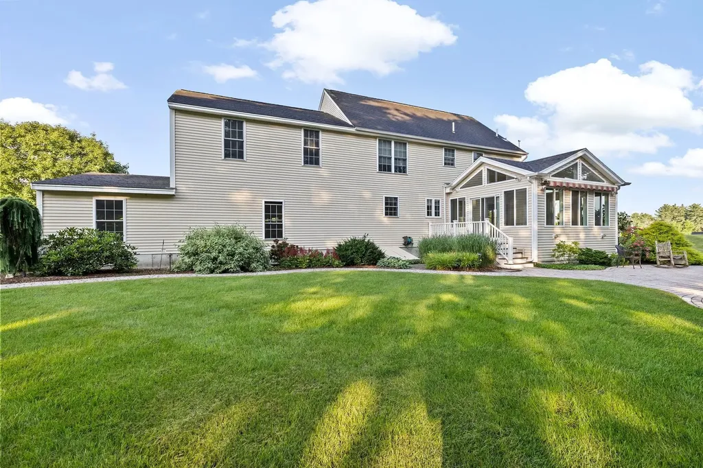 44 Cambridge Drive Auburn NH 03032