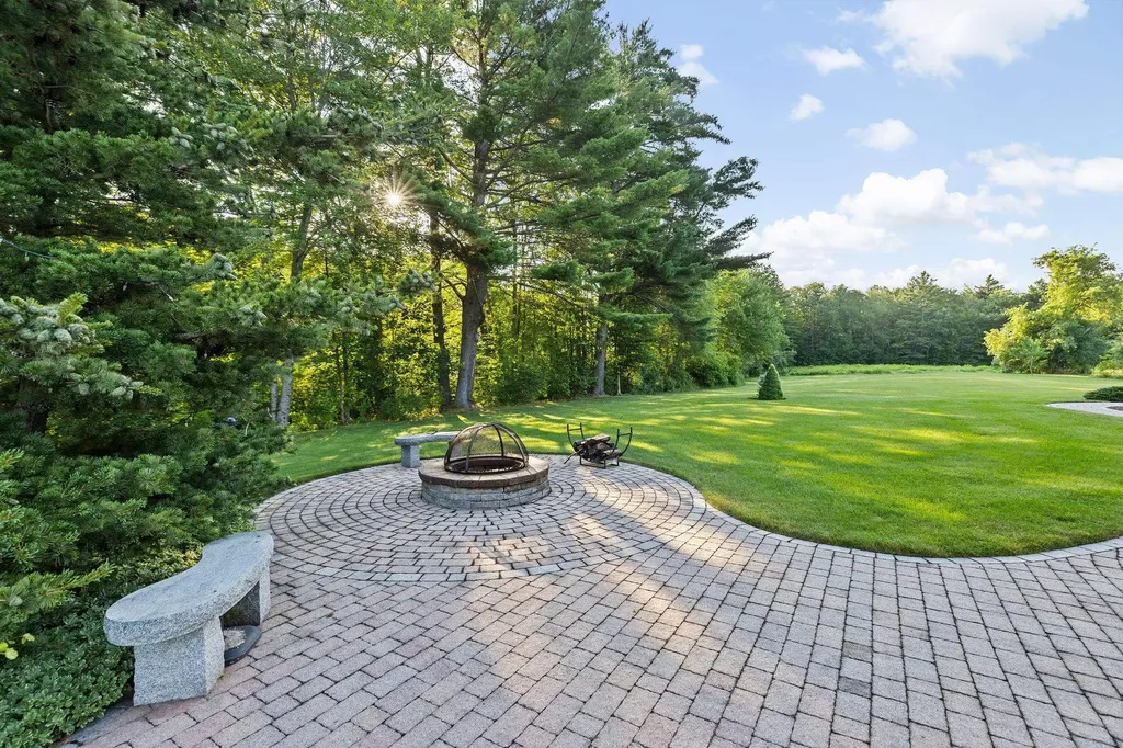 44 Cambridge Drive Auburn NH 03032